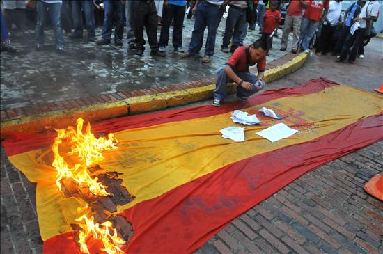 panama-indigenous-flagburning.jpg